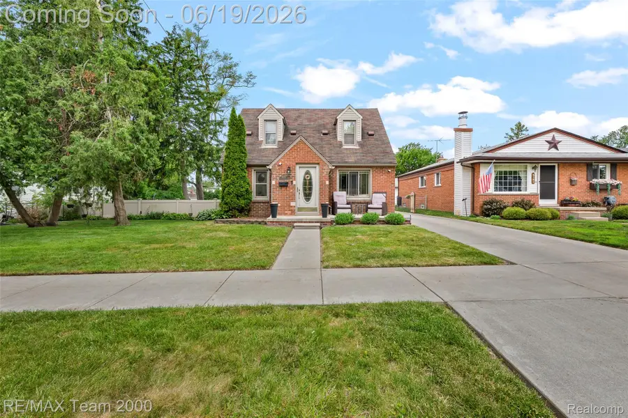 6155 N Silvery Lane, Dearborn Heights, MI 48127 - #2