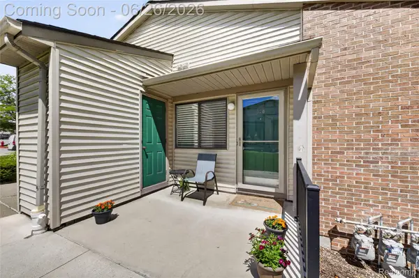 378 Spring Brooke Drive #40, Brighton, MI 48116