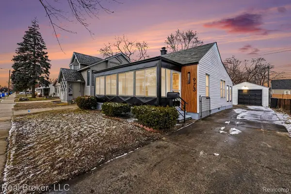 973 E Guthrie Avenue, MadisonHeights, MI 48071