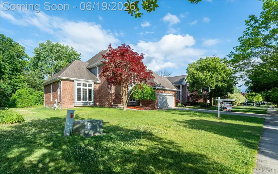 7386 Woodlore Drive, West Bloomfield, MI 48323 - #3