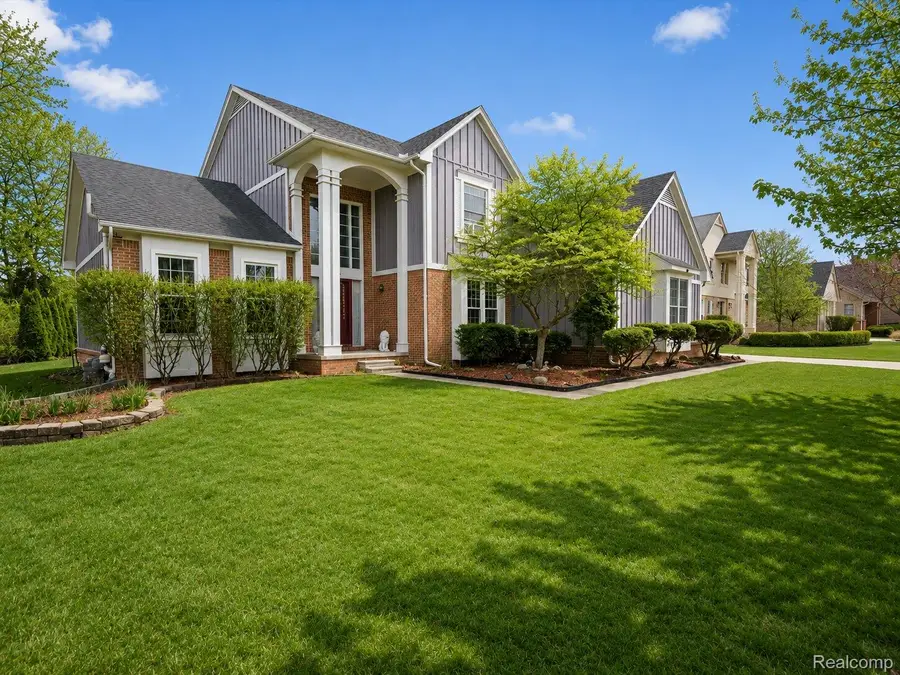 7359 Water Oaks, West Bloomfield, MI 48324 - #2