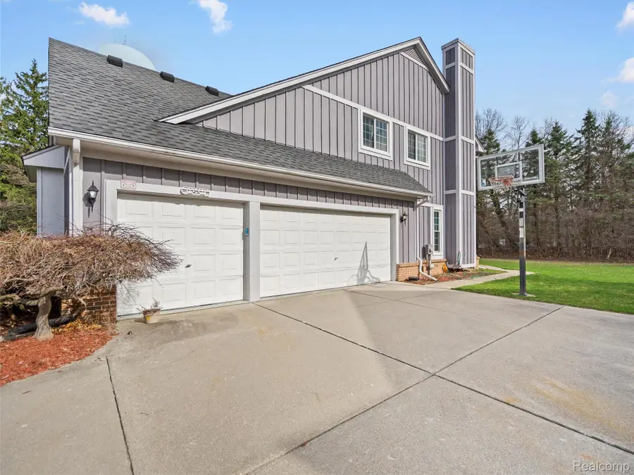7359 Water Oaks, West Bloomfield, MI 48324 - #3