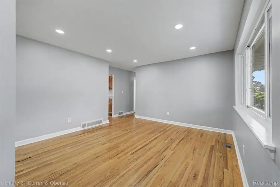 29192 James Street, Garden City, MI 48135 - #3