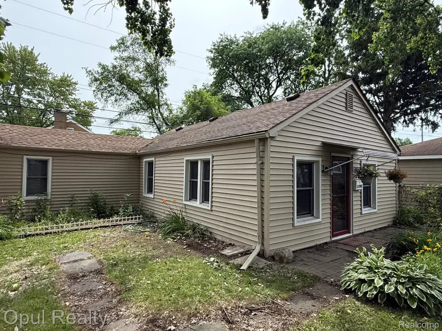 11700 Cavell Street, Livonia, MI 48150 - #3
