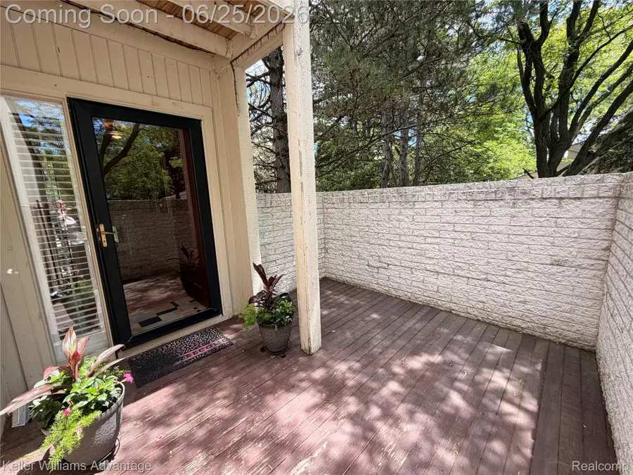 39478 Country Lane, Novi, MI 48375 - #2