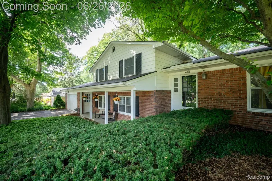 6826 Spruce Drive, Bloomfield, MI 48301 - #2