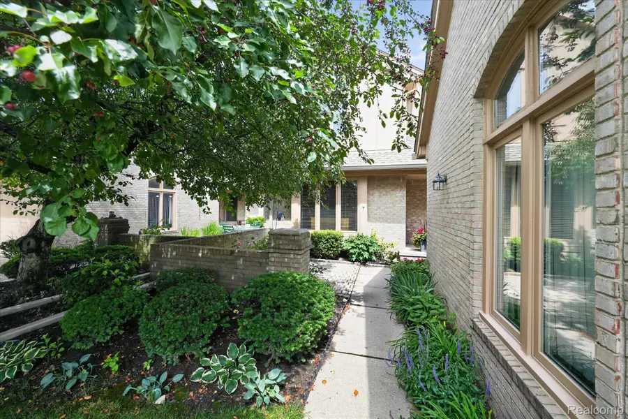 1213 Autumn Drive, Troy, MI 48098 - #3