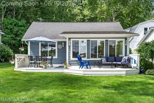 5286 Edgelake Drive, Pinckney, MI 48169