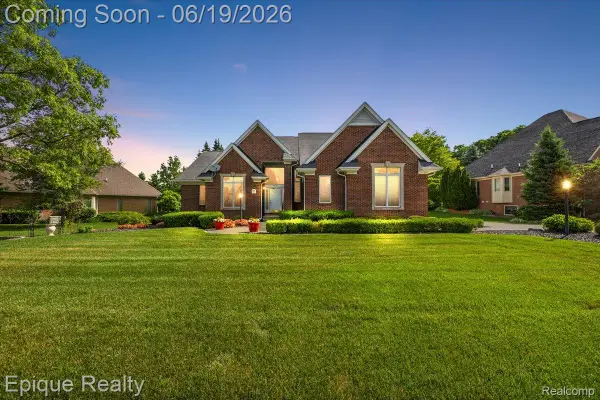 5675 Golf Pointe Drive, Clarkston, MI 48348