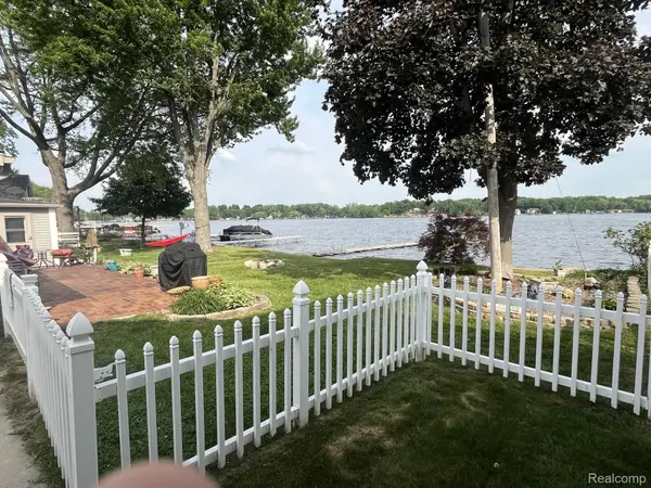 1138 Lakeview Drive, LakeOdessa, MI 48849