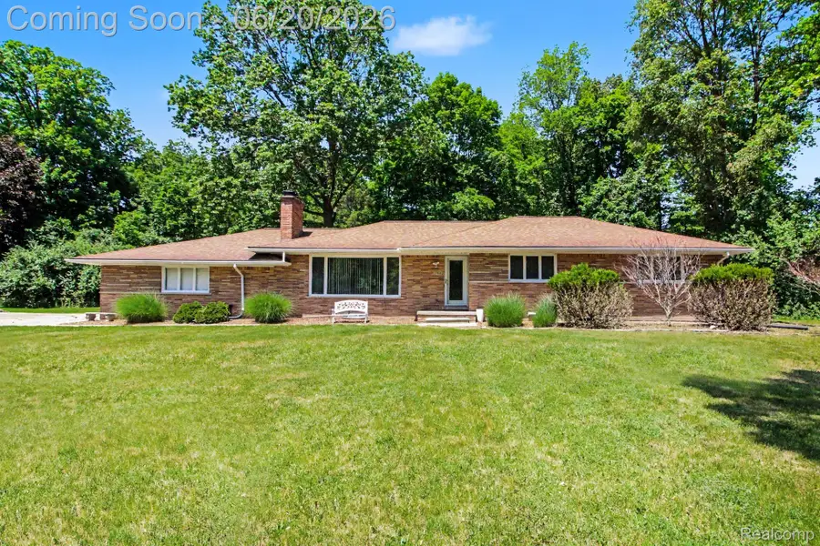 27682 Wellington Street, Farmington Hills, MI 48334 - #2
