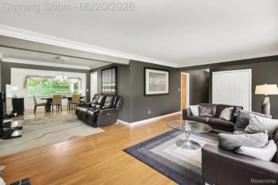 27682 Wellington Street, Farmington Hills, MI 48334 - #3