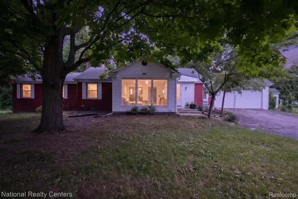 360 Woodland Drive, SouthLyon, MI 48178