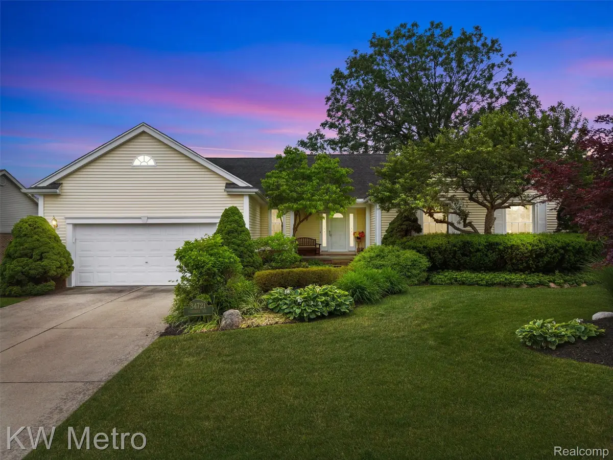 34721 Pembroke Avenue, Livonia, MI 48152 - #1