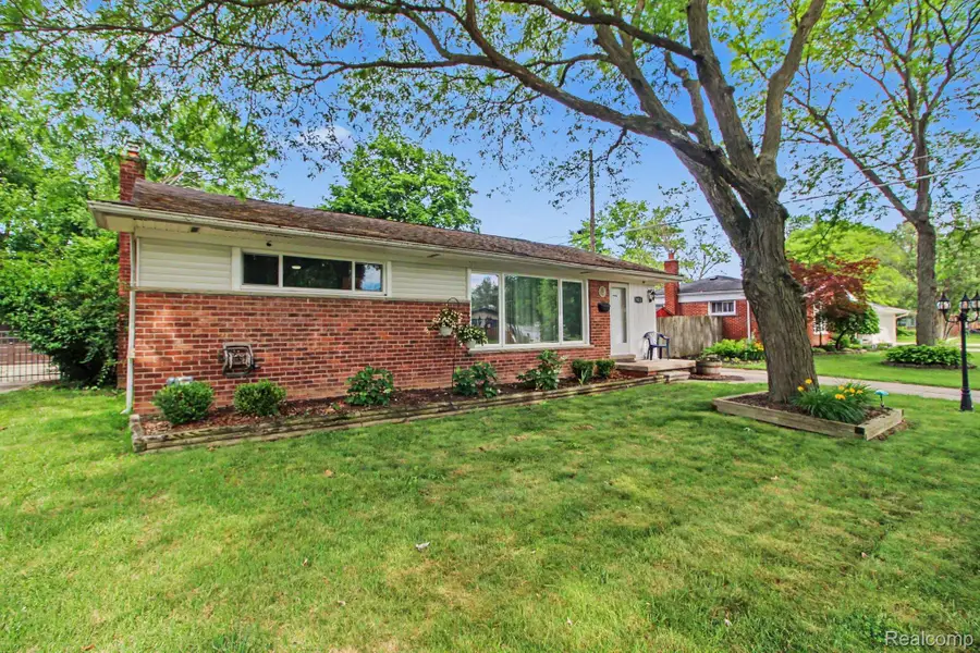 9135 Frederick Street, Livonia, MI 48150 - #3