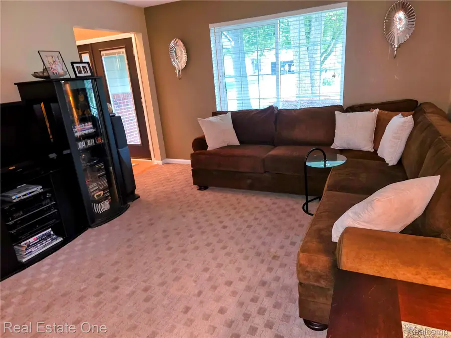 1574 Cardinal Ridge, West Bloomfield, MI 48324 - #3