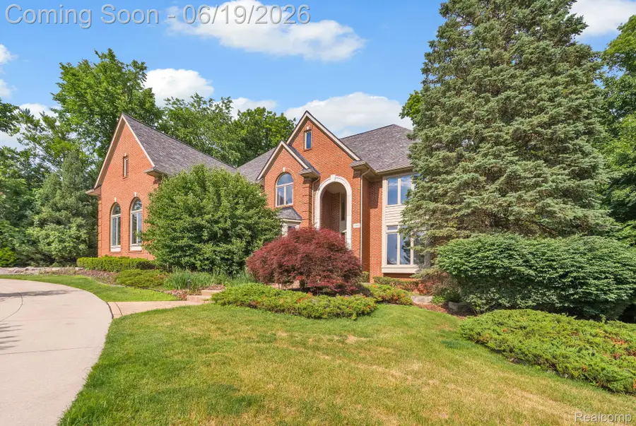 7061 Trailway Court, West Bloomfield, MI 48322 - #3
