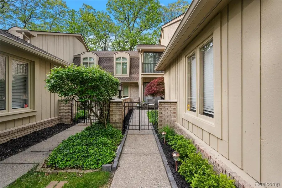 1161 Hillpointe Circle, Bloomfield, MI 48304 - #3