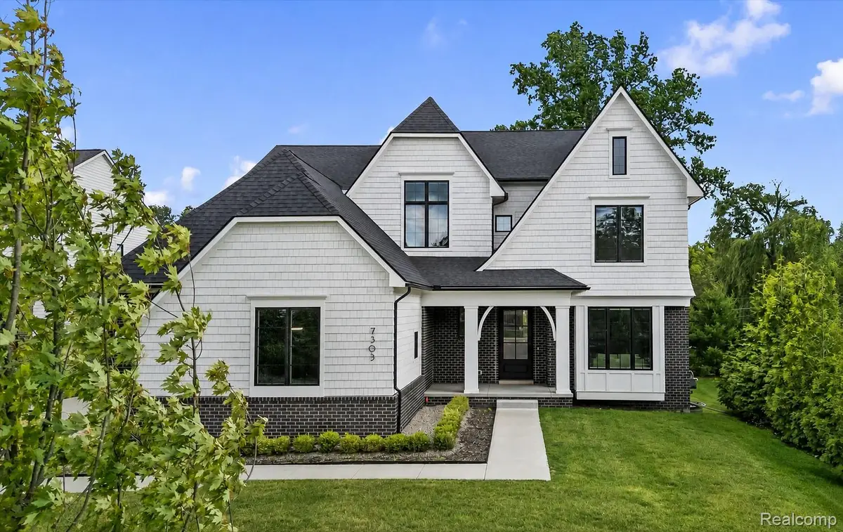 7303 Brookside Village Court, Bloomfield, MI 48301 - #1