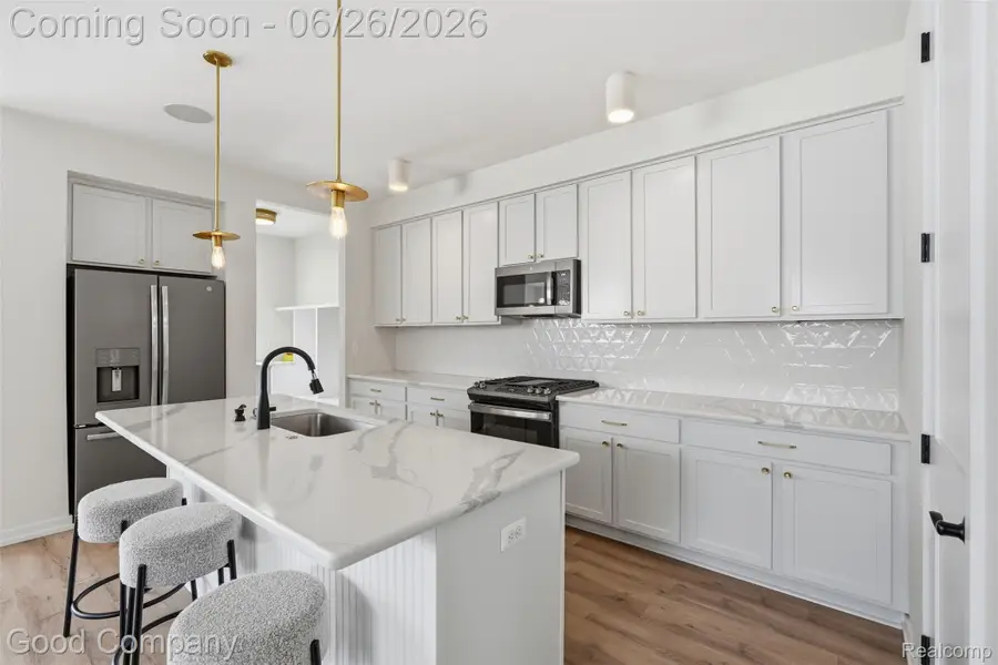 8431 Kenberton Drive, Oak Park, MI 48237 - #3