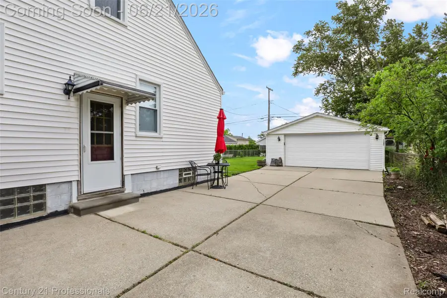 115 Gargantua Avenue, Clawson, MI 48017 - #3