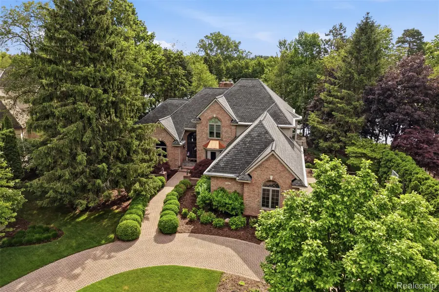 5483 Lake Ridge Drive, Brighton, MI 48116 - #2