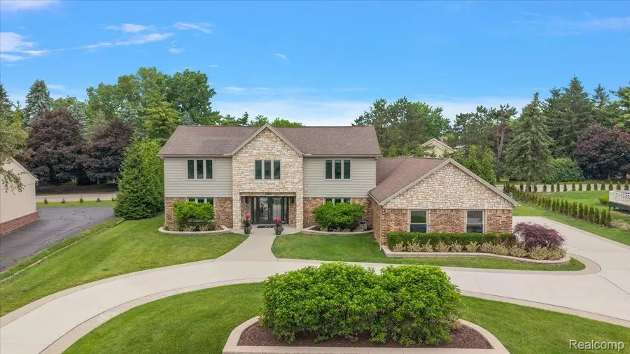 2118 Coach Way Court, West Bloomfield, MI 48302 - #2
