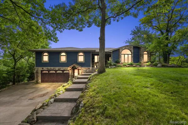 7291 Parkwood Drive, Fenton, MI 48430