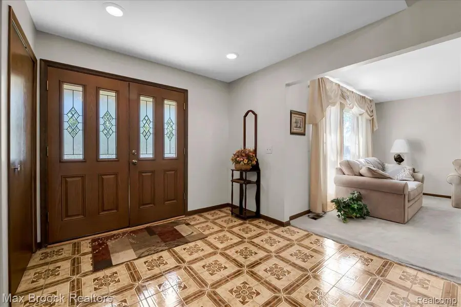 217 Stonetree Circle, Rochester Hills, MI 48309 - #3
