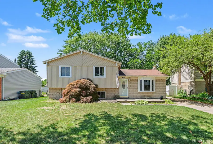 43171 Hartwick Drive, Sterling Heights, MI 48313 - #2
