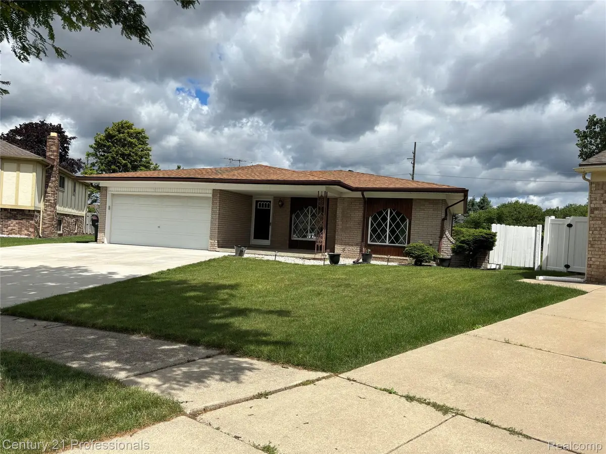 38986 Cottonwood Court, Sterling Heights, MI 48310 - #1