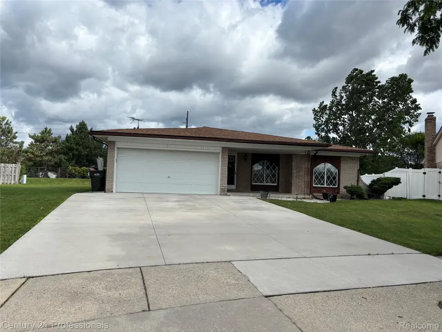 38986 Cottonwood Court, Sterling Heights, MI 48310 - #3