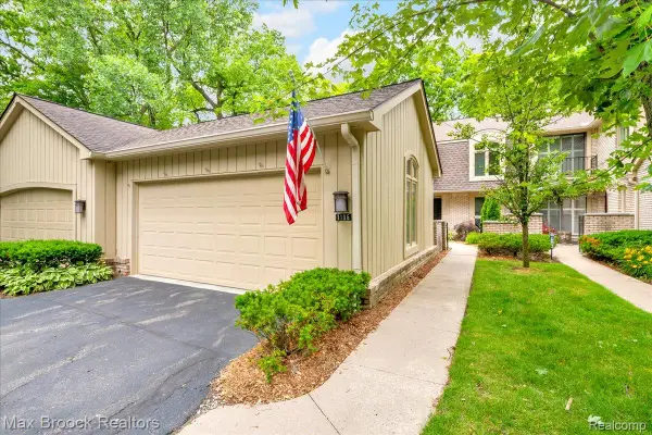 1106 Hillpointe Circle, BloomfieldHills, MI 48304