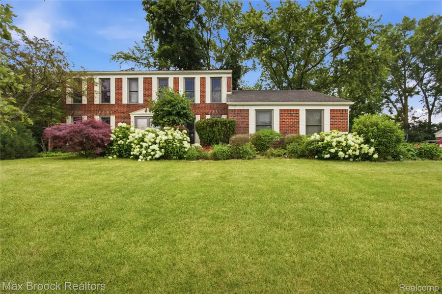 4259 Savoie Trail, West Bloomfield, MI 48323 - #2
