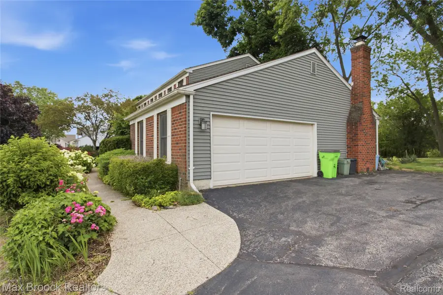 4259 Savoie Trail, West Bloomfield, MI 48323 - #3