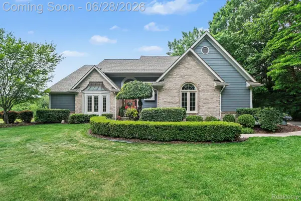 9230 Kelly Lake Drive, Clarkston, MI 48348