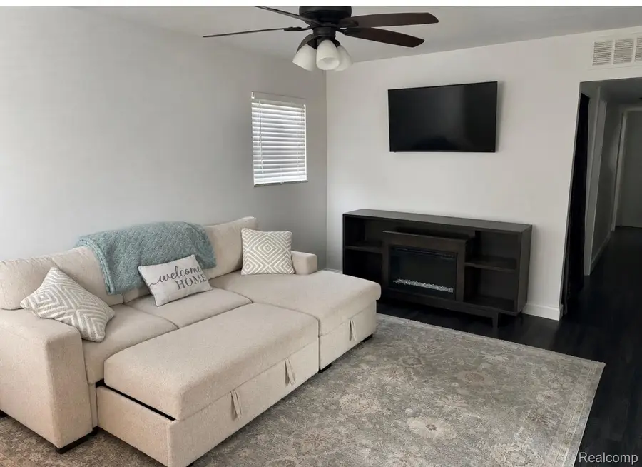 1704 E Meyers Avenue, Hazel Park, MI 48030 - #2