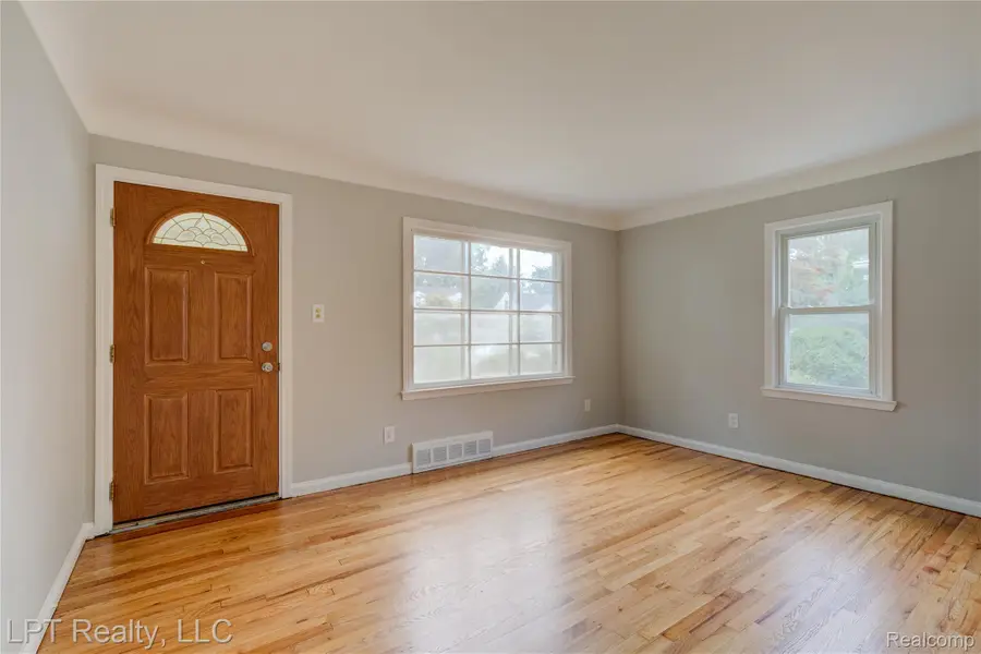 23038 Violet Street, Farmington, MI 48336 - #2