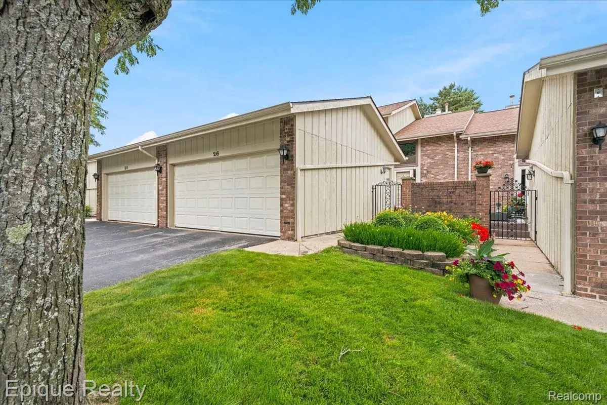 26 Kirks Court, Rochester Hills, MI 48309 - #1