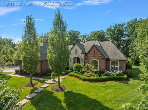 3071 Emeraude Court, Rochester, MI 48306