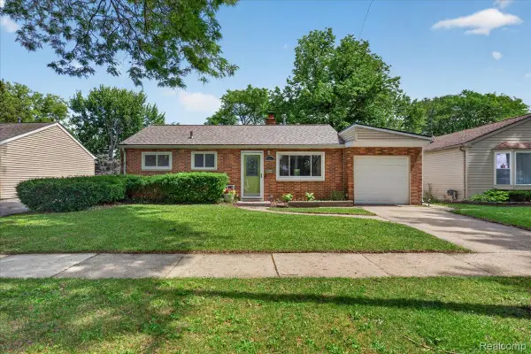 22611 Detour Street, StClairShores, MI 48082