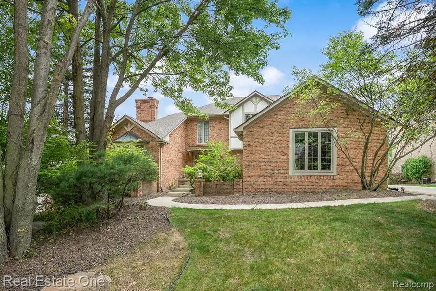 2898 Eagle Drive, Rochester Hills, MI 48309 - #2