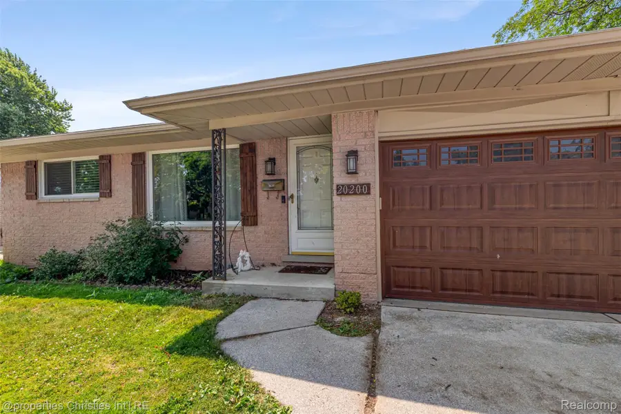 20200 Shores Street, Saint Clair Shores, MI 48080 - #2