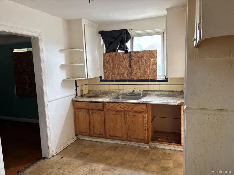 11316 College Street, Detroit, MI 48205 - #2