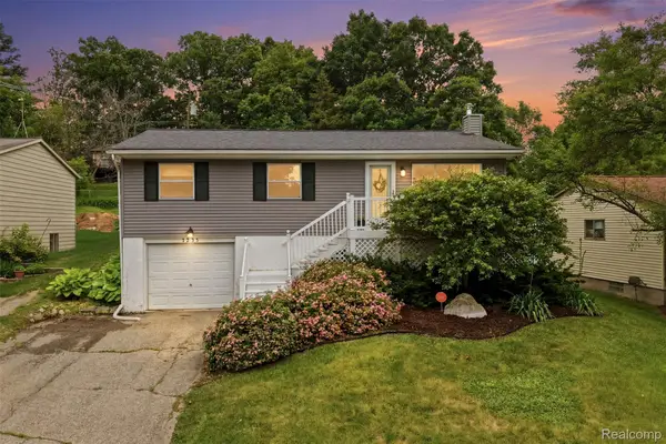 5233 Van Winkle Street, Brighton, MI 48116