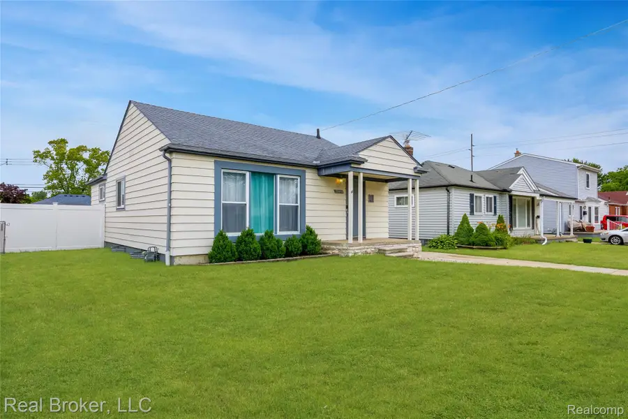 29454 Barton Street, Garden City, MI 48135 - #2