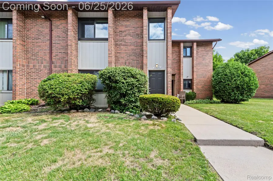 33693 Pondview Circle, Livonia, MI 48152 - #3