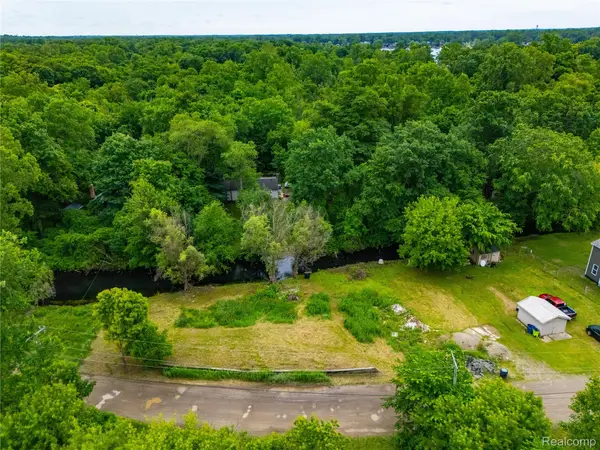 9731 Portage Trail, WhiteLake, MI 48386