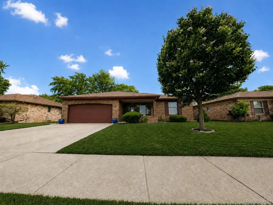 39217 Bramblebush Court, Clinton, MI 48038 - #2