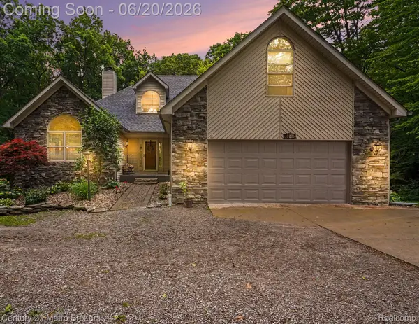 13275 Old Oaks Drive, Fenton, MI 48430